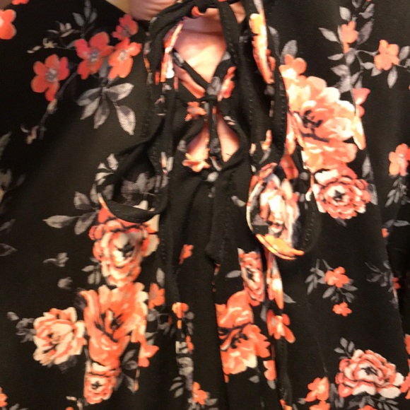 Black Flowered Romper - Picture 4 of 7